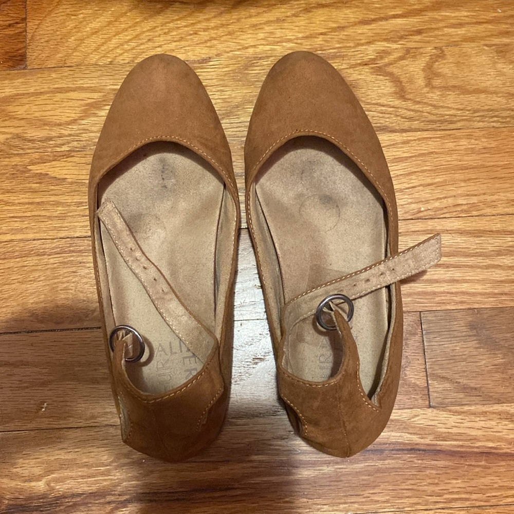 Naturalizer Flats - Picture 2 of 5